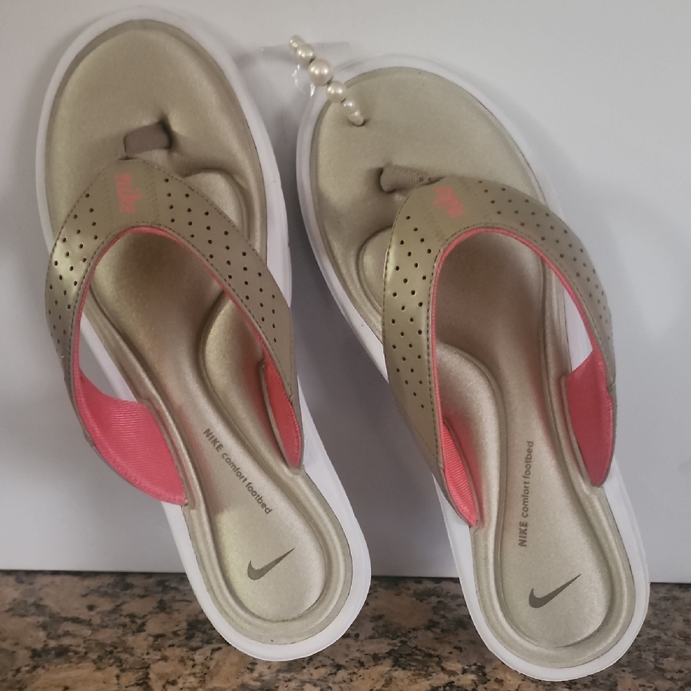 >>>>SOLD<<<<<<<Nike Comfort Fabric Footbed Sandel Flip Flop